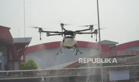 Pemanfaatan Teknologi Drone untuk Meningkatkan Efisiensi Pertanian di Indonesia