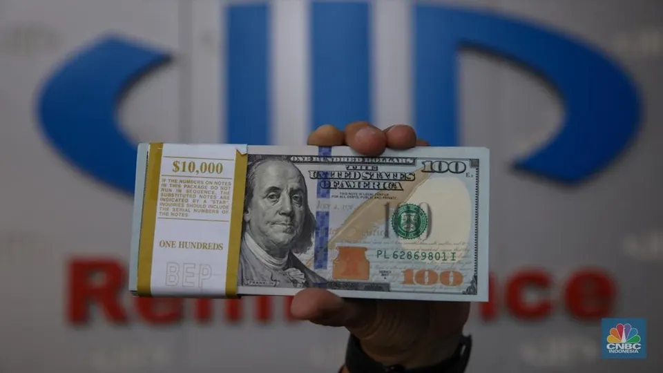 Ekonom CORE, Faktor Domestik Sumbang 70 Persen Tekanan terhadap Rupiah