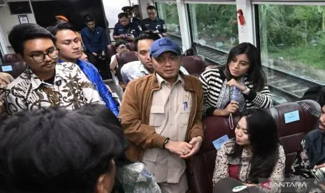 Memantau Kinerja Pemerintah yang Berorientasi pada Rakyat Tanpa Terpaku Hasil Survei