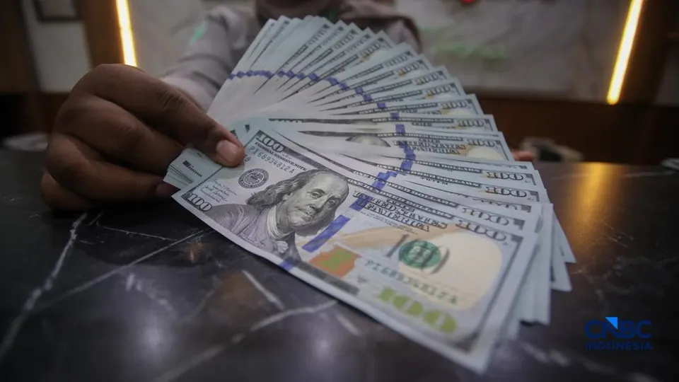 Tren Kenaikan Tabungan Valuta Asing dan Rekening Dolar Amerika Serikat di Indonesia