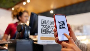 Transaksi Digital Menggunakan QRIS di Dalam dan Luar Negeri